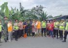 Babinsa Bersama Forkopimcam Karangdowo Dan Pelajar Bersihkan Anak Sungai Dan Jalan Desa Kupang Klaten